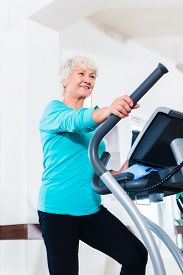 Késlelteti az öregedést a rendszeres mozgás